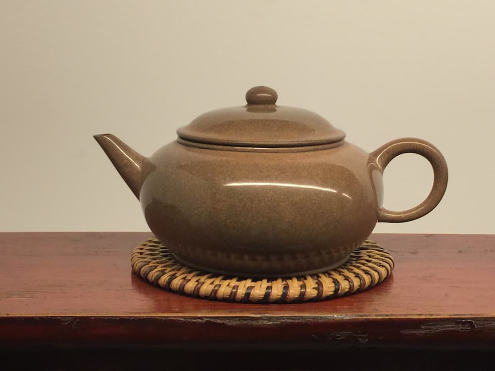 Thai Royal Water-Polished Teapots: The Mirror-Finish Yixing Craft Explained