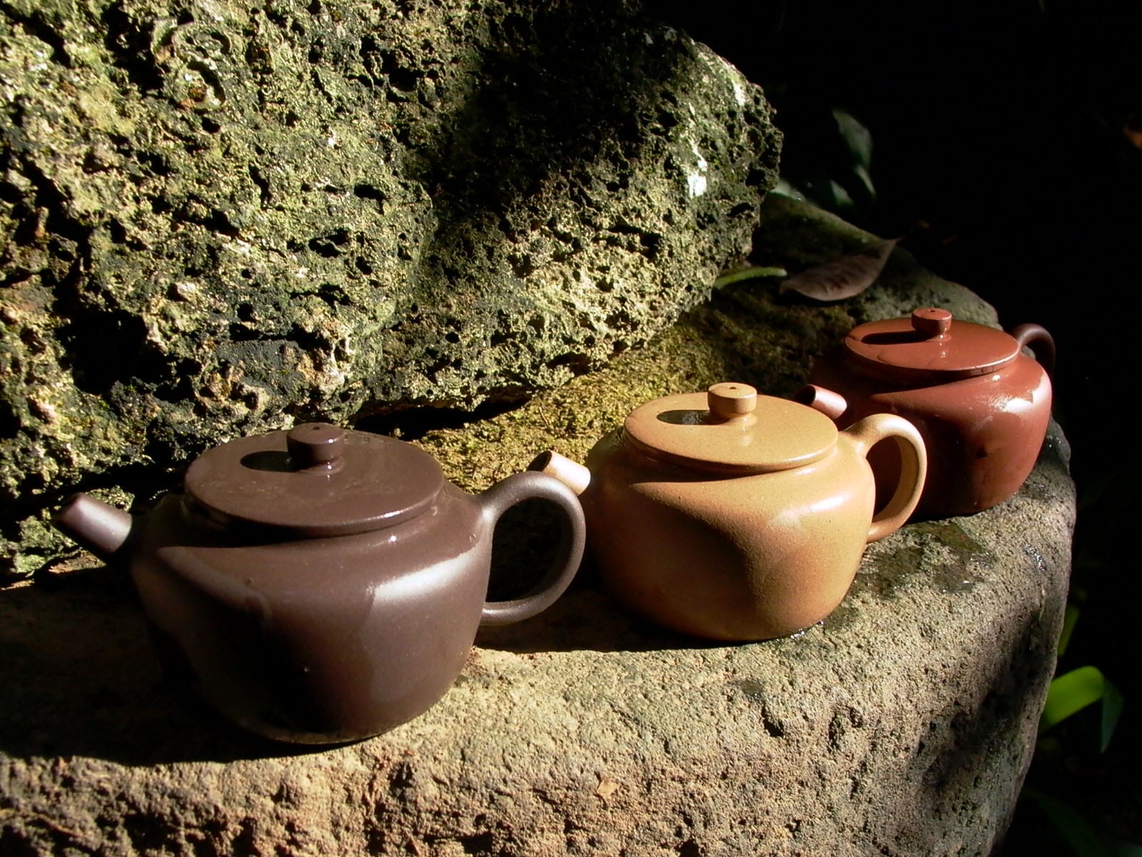 等腰三角形法則：辨識茶壺年代的科學方法