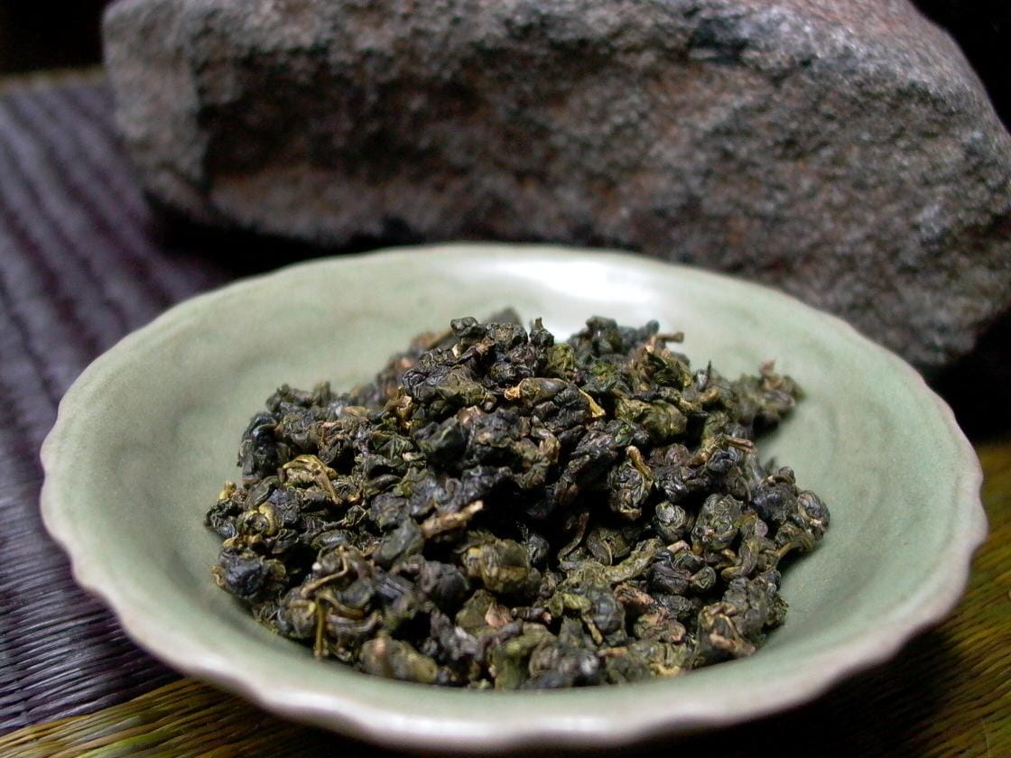 臺灣烏龍茶完整指南:從凍頂到高山茶的品種與泡茶技巧